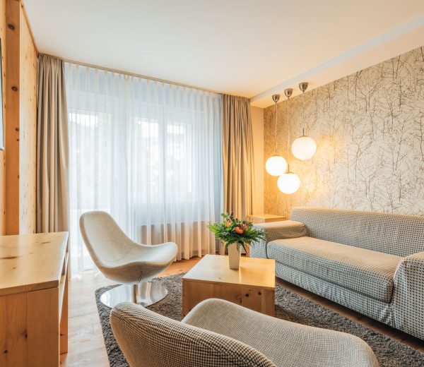 Living room in the Classic family room at Hotel Laudinella