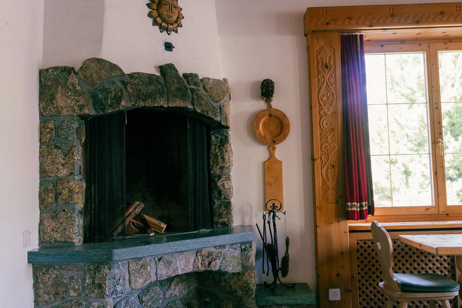 Corvatsch fireplace room