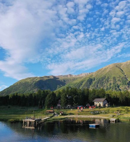 lejdastaz-summer-exterior-view-lake