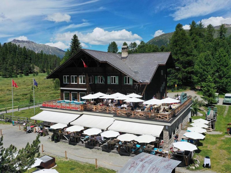 lejdastaz-sommer-aussen-terrasse-drohne