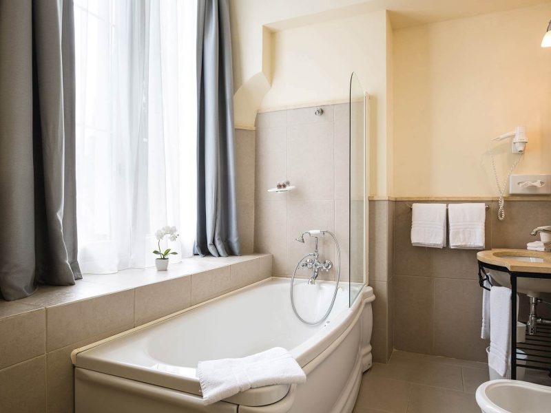 Badezimmer im Familienzimmer im Hotel Reine Victoria